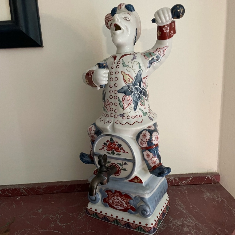 Imari ware Dutch man sitting on a barrel
